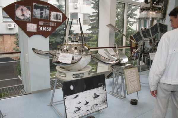 Moon landing probe